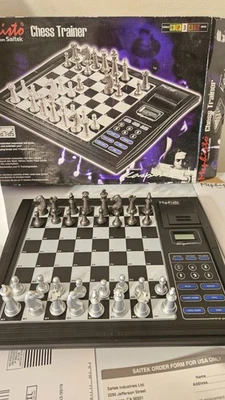 Entrenador de ajedrez electrónico Saitek DigitalMephisto usado Foto 1 de 4