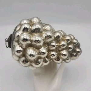 Bola de uvas de vidrio plateado más grande adorno de Navidad. Alemán de principios de 1900. **Leer** - Imagen 1 de 12