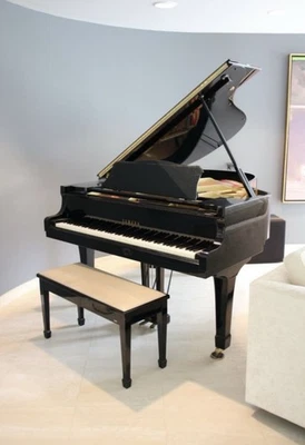 Impresionante piano de cola Yamaha C3 listo para sala de exposición Foto 1 de 3