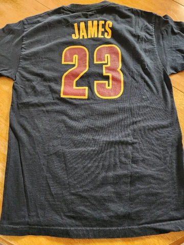 NBA Lebron James #23 Cleveland Cavaliers Cavs T-Shirt Large  Basketball Cover