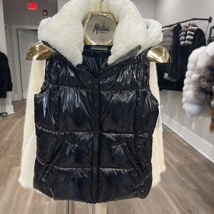 Chaleco acolchado Annie laca brillante negro S13 blanco borde Sherpa nuevo con etiquetas $190 - Imagen 1 de 11