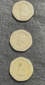 Moneta da 20 pence Regno Unito anni '80 - Elisabetta II - rosa corona rovesciata LOTTO di 3 - Foto 1 di 8