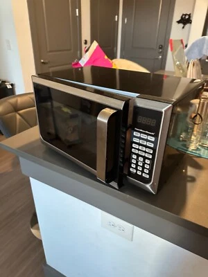 Horno microondas Hamilton Beach 0,9 pies cúbicos 900 W - acero inoxidable (P90D23AL-WR) Foto 1 de 4