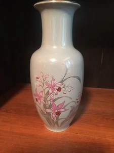 Beautiful Iris Flowers Japanese Vase Grayish Blue - Fine China Japan - Picture 1 of 8