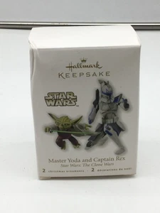 2010 HALLMARK STAR WARS CLONE WARS MASTER YODA & CAPTAIN REX KEEPSAKE ORNAMENT - Picture 1 of 8