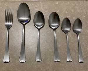 Oneida 1881 Rogers WYNDHAM Stainless Dinner Fork, Assorted Spoons 6 pcs - Picture 1 of 4