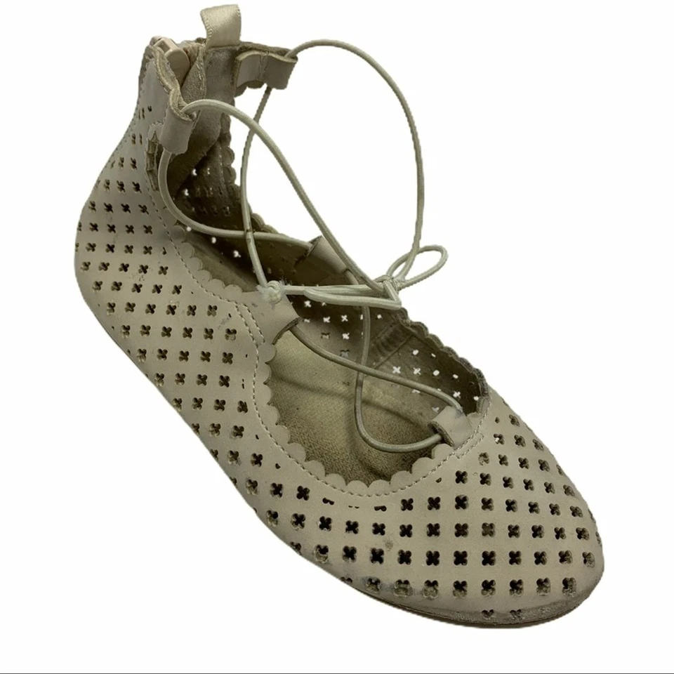 Gap perforated gladiator flat sandal size 9 kids - Image 1 of 4