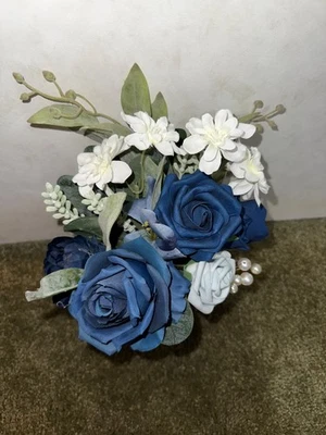 Buquês de dama de honra Ling's Moment empoeirado e flores de casamento azul marinho - Imagem 1 de 4