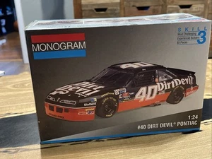 SEALED Monogram Kenny Wallace #40 Dirt Devil Pontiac 1:24 Model Kit #2973 NEW - Picture 1 of 10