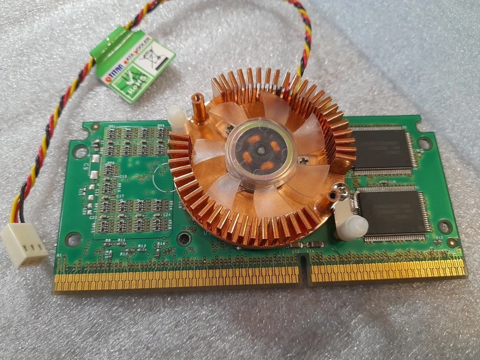 CPU Pentium III 533MHz L2 cache 512KB / PB 731069-001 / - slot 1 - Image 1 of 4