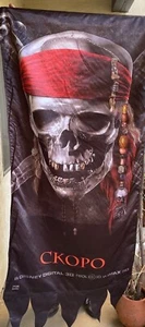 PÓSTER DE POSTE DE TELA BANDERA RUSA INCREÍBLE PIRATAS DEL CARIBE 78 X 34 - Imagen 1 de 8