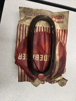 Studebaker Champion & Commander 1951 luz trasera bisel carcasa nuevo 293227 Foto 1 de 3