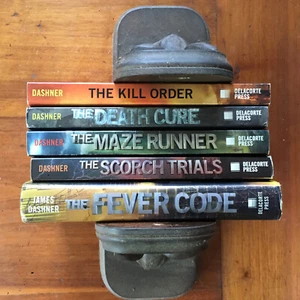 Lot 1 -5 Maze Runner Series James Dashner Scorch Trials Death Cure Fever Code - Picture 1 of 4