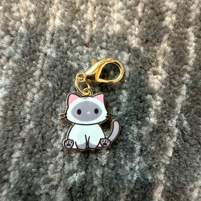 Bolso Gato Esmaltado Dije Luz Siamés Gatito Clip Pequeño Dije Gato Dama Regalo Nuevo Foto 1 de 4