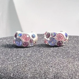 VINTAGE SIGNED GUESS MULTI COLOR RHINESTONE 1/2" SMALL SILVER TONE HOOP EARRINGS - Picture 1 of 3