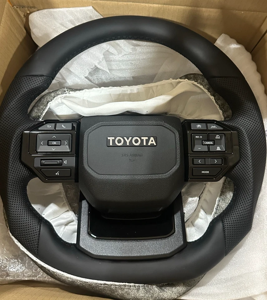 Volante carbono Toyota Land Cruiser/Hilux LC250 (M-2-1031)(M-4-1031) Foto 1 de 4