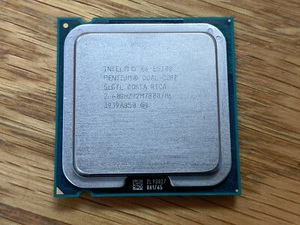 Intel Pentium Dual-Core E5300 2.6 GHz / 2MB / 800 MHz LGA775 Processor CPU SLGTL - Picture 1 of 2