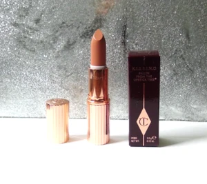 Charlotte Tilbury KISSING Lippenstift in Hepburn Honey 3,5g Full Size Neu Originalverpackt - Bild 1 von 4