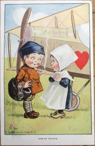 WWI Fantasy Luftfahrt 1920 Postkarte Ace of Hearts rauchendes Flugzeug Kinder - Bild 1 von 1