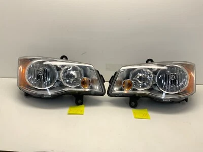 Faro halógeno lado izquierdo y derecho Chrysler Town & Country 2008 2009-2016 OEM Foto 1 de 4