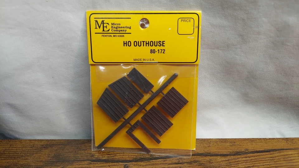 HO Scale Micro Engineering #80-172 Outhouse - Image 1 of 1