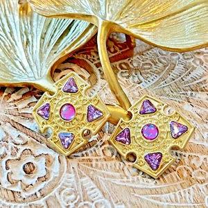 NUEVO Pendiente Victoria Chapado en Oro Resina/Cristal Poste Plateado Rosa/Púrpura - Imagen 1 de 4