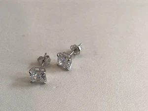 PENDIENTES DE TACHUELAS DE ORO BLANCO SÓLIDO 14K DE 1 QUILATE CON DIAMANTES SIMULADOS PRINCESA - Imagen 1 de 3