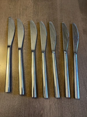 Lot of 7 Pottery Barn Stainless Flatware Luna Knives 8-3/4” - Image 1 of 4