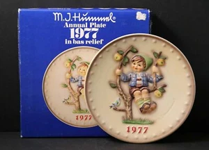 Goebel M.J. Hummel 1977 Annual 7-1/2" Plate in Bas Relief. Apple Tree Boy - Picture 1 of 3