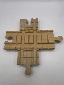 Tren ferroviario de madera Thomas & Friends CLICKETY CLACK CROSS TRACK DIFÍCIL DE ENCONTRAR - Imagen 1 de 4