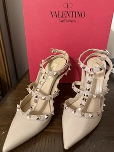 Valentino GARVANI Rockstud Pumps Beige EU 39.5 US 9 Size Pointed toe Heels USED - Picture 1 of 9