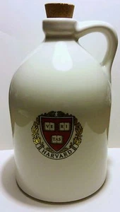 MEGA RARA - BARATTOLO CERAMICA AMERICAN DECORATORS HARVARD VERITAS COLLEGE 9,5"H X 6"W - Foto 1 di 8