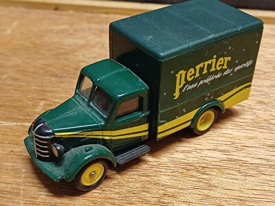 Camion publicitaire miniature BEDFORD 30CWT VAN PERRIER - vert et jaune - CORGI - Photo 1/4