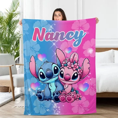 Acogedora manta polar personalizada Disney puntada y ángel postura sentada azul rosa Foto 1 de 4