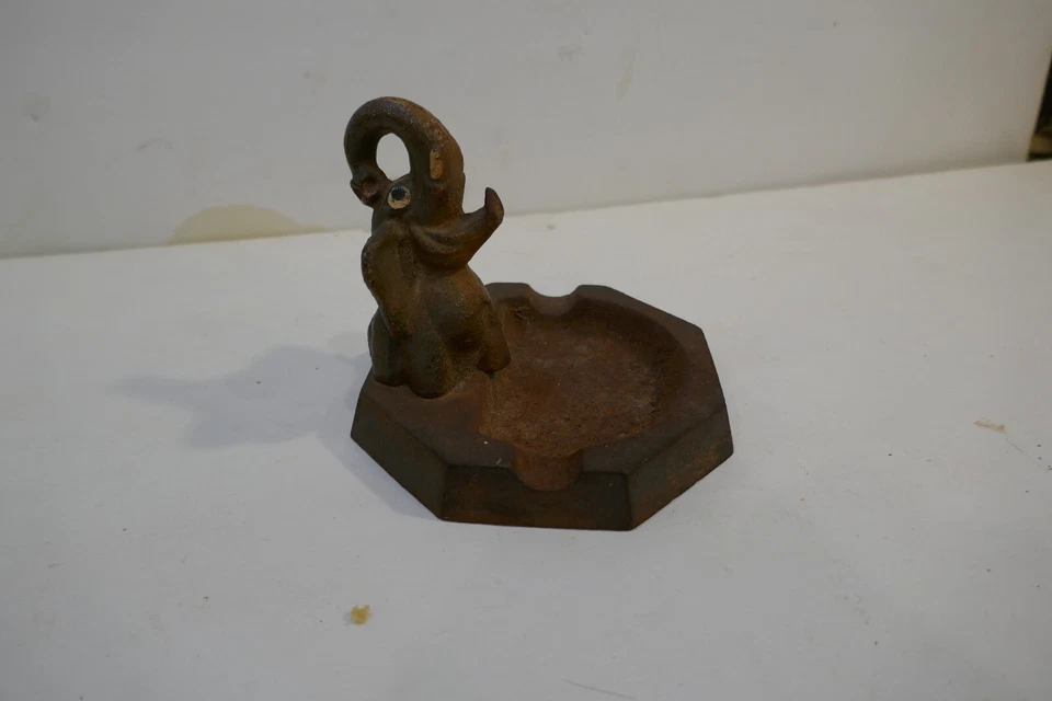 Precioso cigarro elefante de hierro fundido antiguo, cenicero para cigarrillos, ANTIGUO Foto 1 de 4