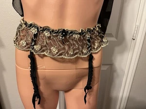 NEU OHNE ETIKETT VALENTINO SCHWARZ/GOLD STRUMPFGÜRTEL VIER RIEMEN GRÖSSE 1 - Bild 1 von 1