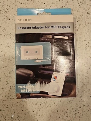 Adaptador auxiliar con conector de cinta de casete Belkin para reproductor de MP3 iPod + Más - Caja abierta Foto 1 de 3