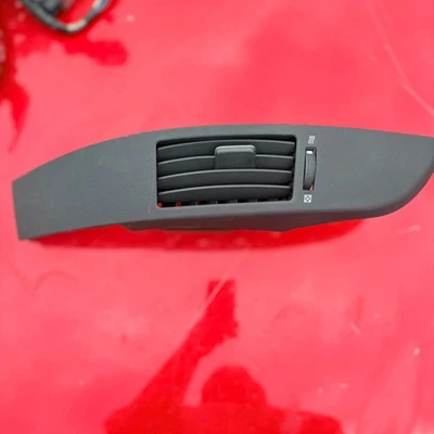 Toyota Corolla Verso 2008 2,2 pasajeros rejilla de ventilación de aire moldura envolvente 55670-64010 Foto 1 de 4