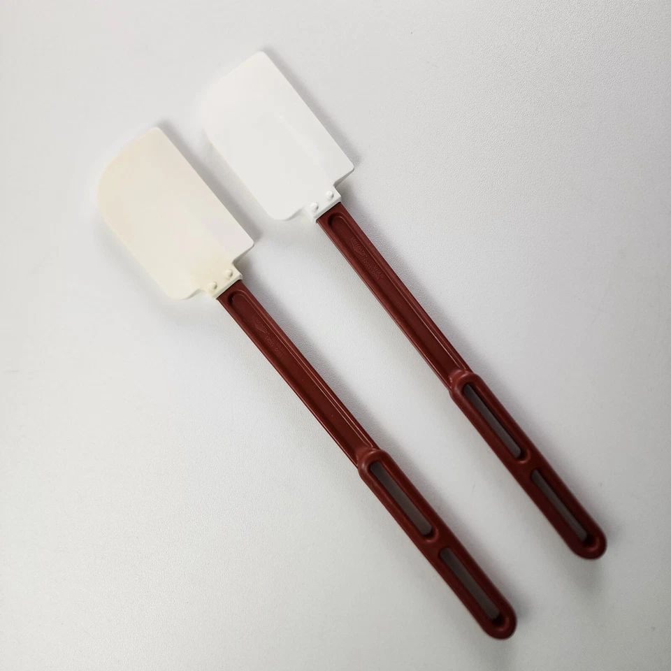 VOLLRATH Chefmate 52026 Scraper Shaped Rubber Spatula 17” Commercial - Image 1 of 4