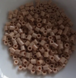 Bügelperlen * ca 500 Stück hell braun beige Perlen Steckperlen Vorlagen midi 5+ - Bild 1 von 1