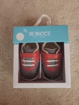 ZAPATOS DE BEBÉ Robeez Suelas Suaves 6-9 Meses Entrenador de Moda Gris/Rojo Nuevos Foto 1 de 4