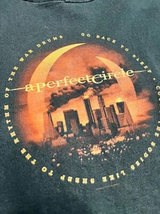 A Perfect Circle 9-11 Twin Towers Burning Skyline T-Shirt Men’s L - Maynard Tool - Picture 1 of 6