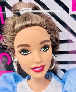 Muñeca Barbie Fashionistas #121 Pierna Artificial Prótesis Extremidad Paquete Retirado NUEVO - Imagen 1 de 9