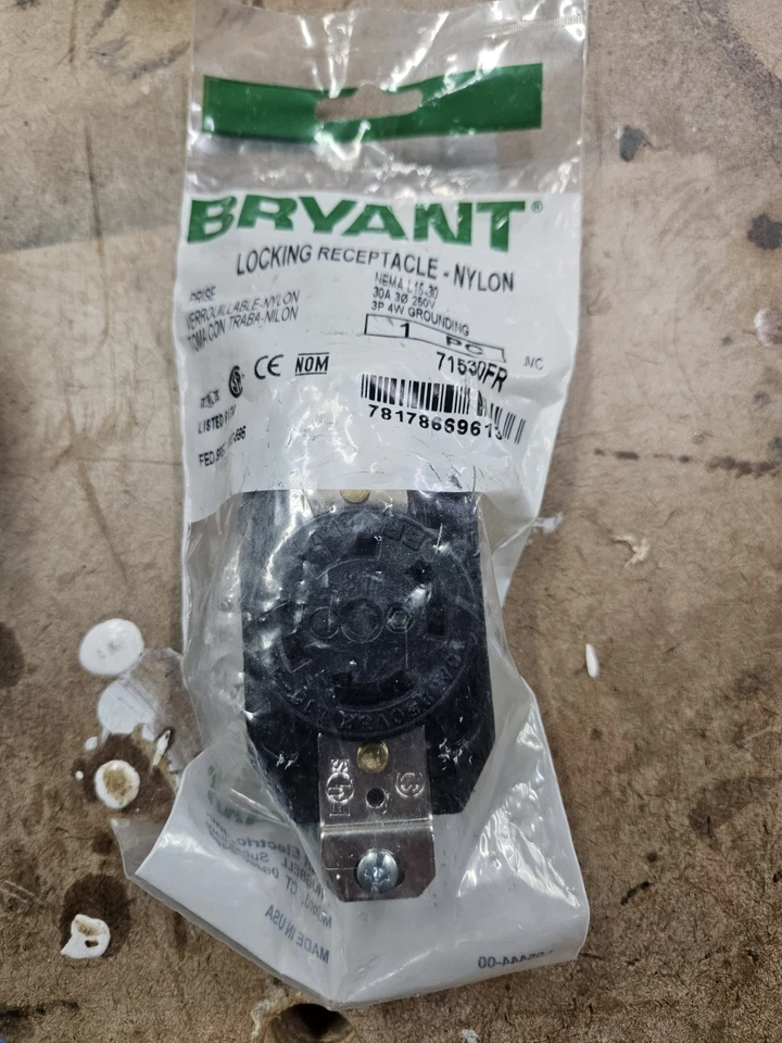 NUEVO, RECEPTÁCULO DE BLOQUEO BRYANT 71530FR NEMA L15-30R 3P/4W 30AMP., ENVÍO GRATUITO Foto 1 de 1
