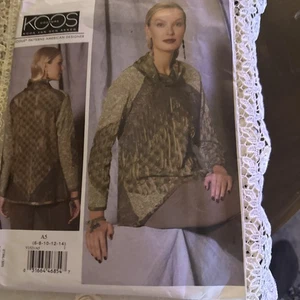 Top Vogue V1521 KOOS COUTURE Capucha Cuello Frontal Flecos Talla 6-14 SIN CORTAR Patrón Sin Cortar - Imagen 1 de 4