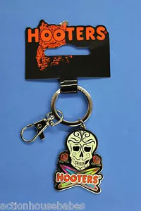 LLAVERO HOOTERS BRILLA EN LA OSCURIDAD CALAVERA CABEZA ESQUELETO TABLA DE SURF/ROSAS - Imagen 1 de 1