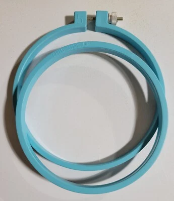 VTG Plastic Embroidery Quilting Hoop 5 Inch Round Adjustable Metal Screw Tension - Image 1 of 4