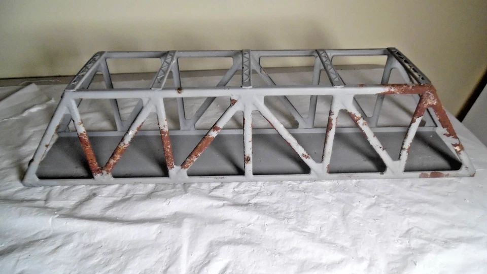 Ponte de metal desconhecido O/027 mede 24"longx 4"abertura x6"alta usada como está - Imagem 1 de 4