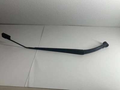 2018 Nissan Rogue sport s  OEM Right Front Windshield Wiper Arm - Imagem 1 de 4