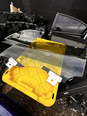 Dodge Charger 2015-2023 puerta del lado del pasajero delantero izquierdo ventana vidrio OEM🔥 Foto 1 de 4